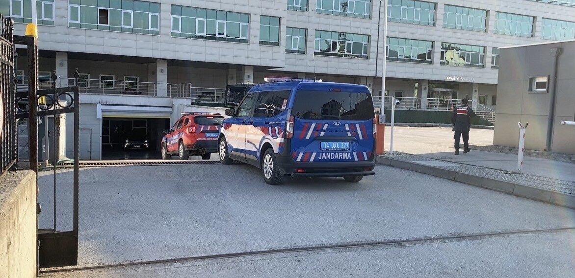 Bolu Belediyesi’ne yönelik yürütülen soruşturmada dün gece çıkarıldıkları hakimlikçe adli