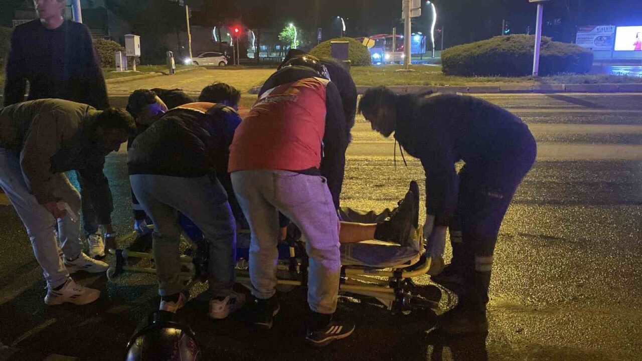 Bolu’da trafik ışıklarında otomobil ile motosikletin çarpışması sonucu motosiklet sürücüsü