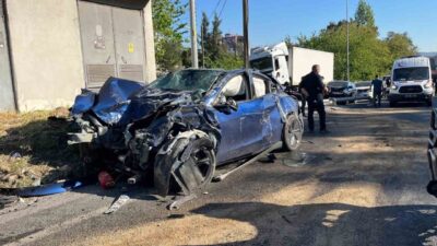 İzmir’in Bornova ilçesinde freni patlayan tırın karşı şeride geçerek aralarında