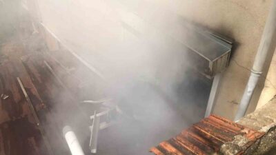 Burdur’un Bucak ilçesinde apartmanda çıkan yangında mahsur kalan 2 yaşlı