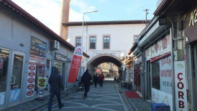 Burhaniye ilçesinde, 1743 yılında Hacı Ali Ağa tarafından yaptırılan ve