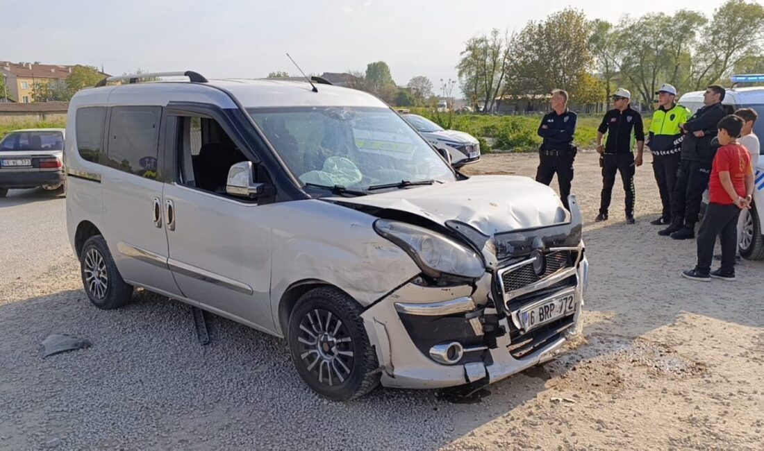 Bursa’nın İnegöl ilçesinde iki hafif ticari aracın çarpıştığı kazada 3