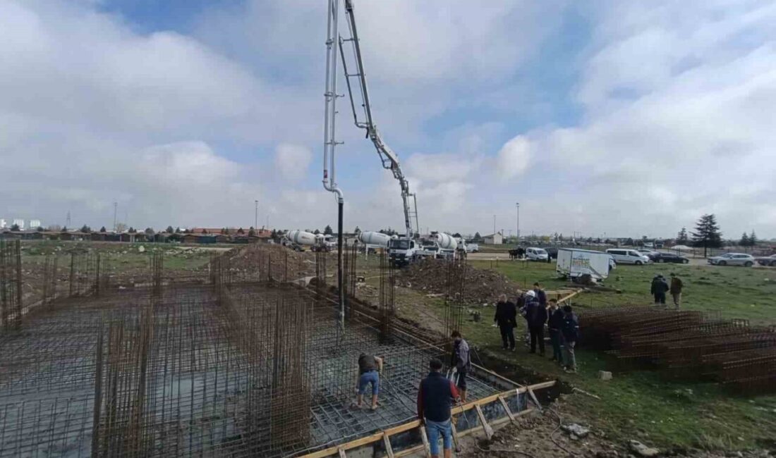 Afyonkarahisar’da hayırsever bir iş insanı tarafından yaptırılacak olan caminin temeli