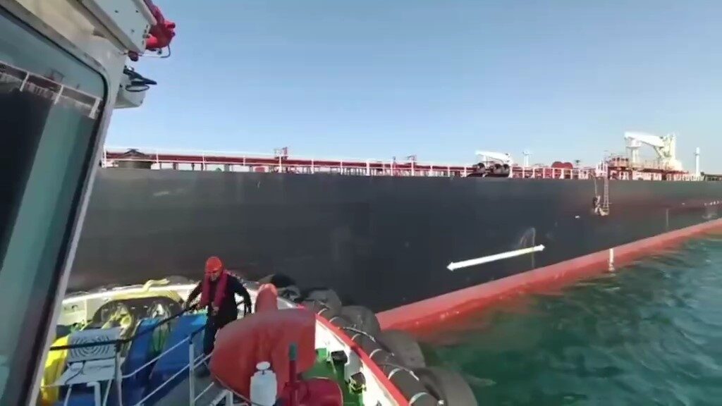 Çanakkale Boğazı’nda sürüklenen ham petrol tankeri ’ZEPHYR PROSPER’ Şevketiye Demir