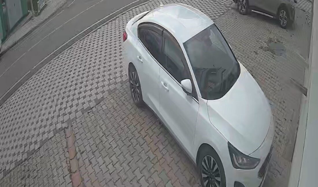 Kocaeli’nin Çayırova ilçesinde iki SUV tipi aracın çarpıştığı kazada araçlardan