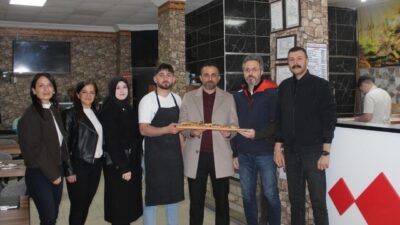 Karadeniz mutfağının öne çıkan lezzetlerinden biri olan Çarşamba pidesi, coğrafi