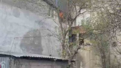 Bursa’nın Osmangazi ilçesi’nde bir evin çatı katında çıkan yangın, mahallede