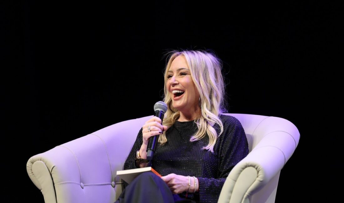 Küçükçekmece Belediyesi tarafından düzenlenen ‘Çekmecem’de Kitap Var’ buluşmasının konuğu gazeteci