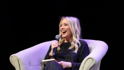 Küçükçekmece Belediyesi tarafından düzenlenen ‘Çekmecem’de Kitap Var’ buluşmasının konuğu gazeteci