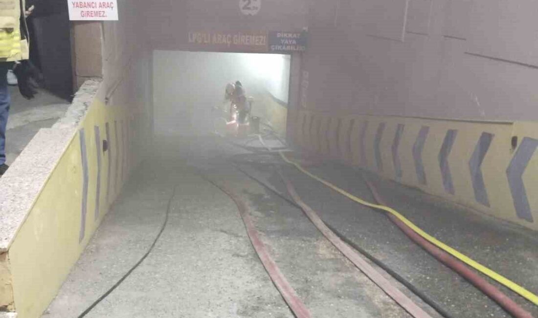 Çekmeköy’de bir sitenin otoparkında park halindeki elektrikli araçta çıkan yangın