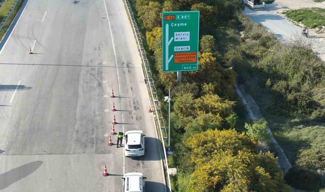 Çeşme gişelerinde otoyol jandarma ekipleri tarafından dron destekli trafik denetimi