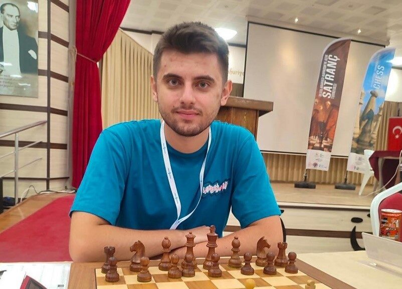 Çeşmeli satranç sporcusu, Usta Adayı (CM) unvanlı Talat Yıldız, Almanya’da