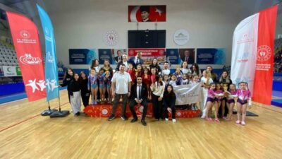 Afyonkarahisar’da Prof. Dr. Veysel Eroğlu Spor Salonu’nda düzenlenen Okul Sporları