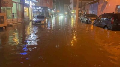 Aydın’ın Çine ilçesinde akşam saatlerinde etkili olan sağanak yağış sebebiyle