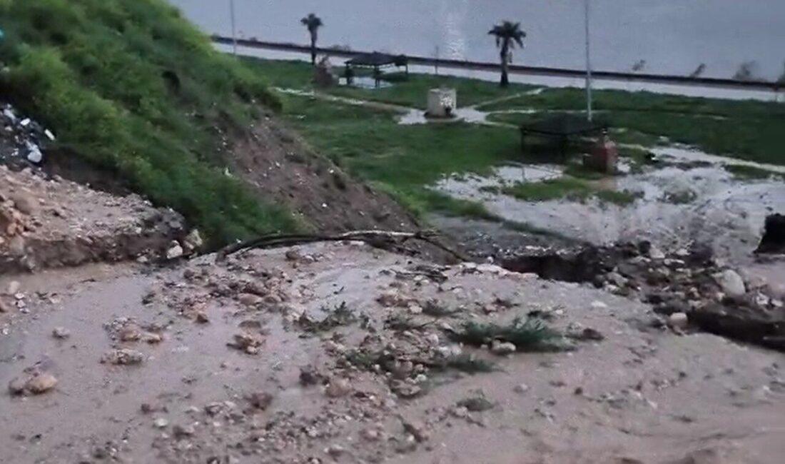 Şırnak’ın Cizre ilçesinde etkili olan sağanak yağışın ardından meydana gelen