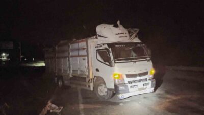 Çorum’un Alaca ilçesinde hafif ticari aracın kamyona çarpması neticesinde meydana