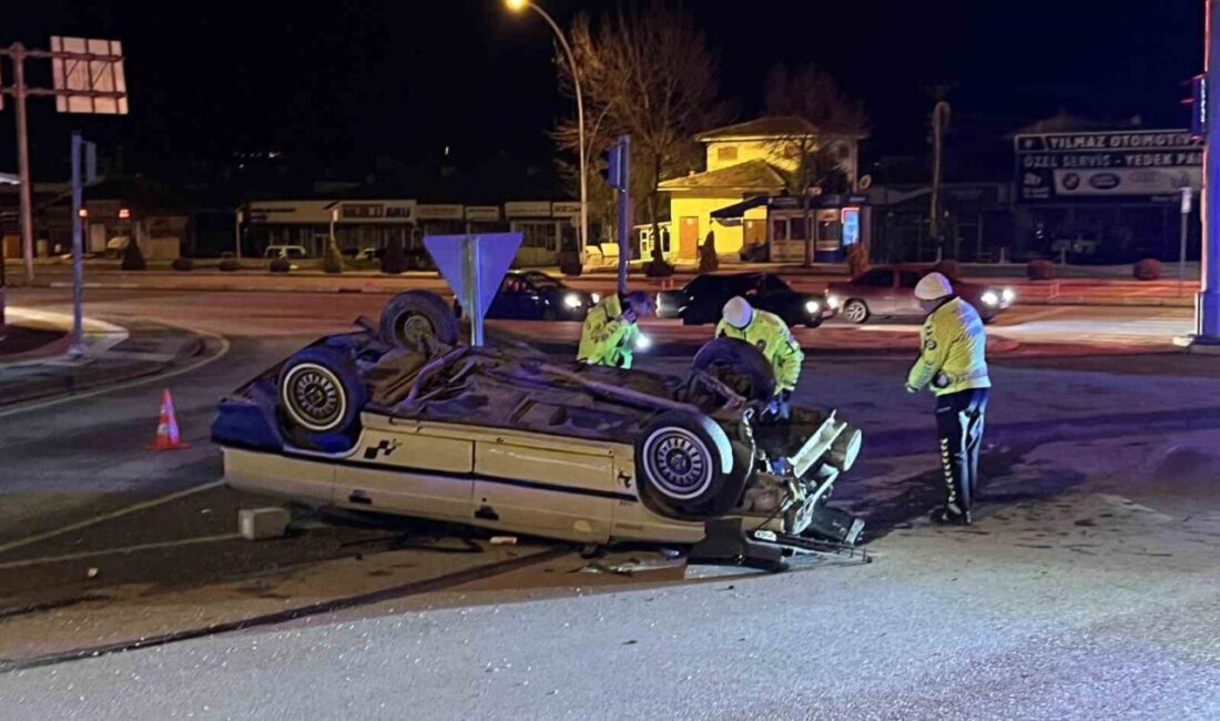 Çorum’da otomobil ile kavşakta çarpıştıktan sonra takla atan aracın sürücüsü