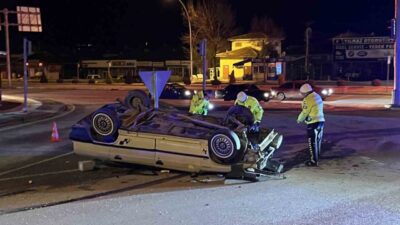 Çorum’da otomobil ile kavşakta çarpıştıktan sonra takla atan aracın sürücüsü