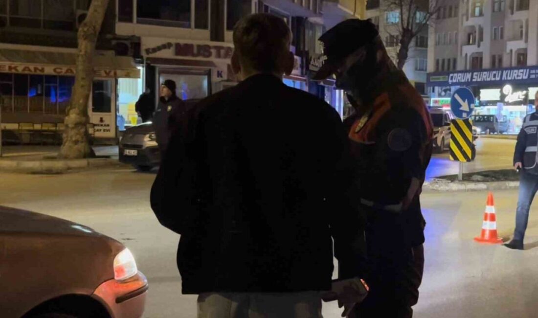 Çorum’da polis ekipleri tarafından gerçekleştirilen “huzur uygulaması” kapsamında çok sayıda