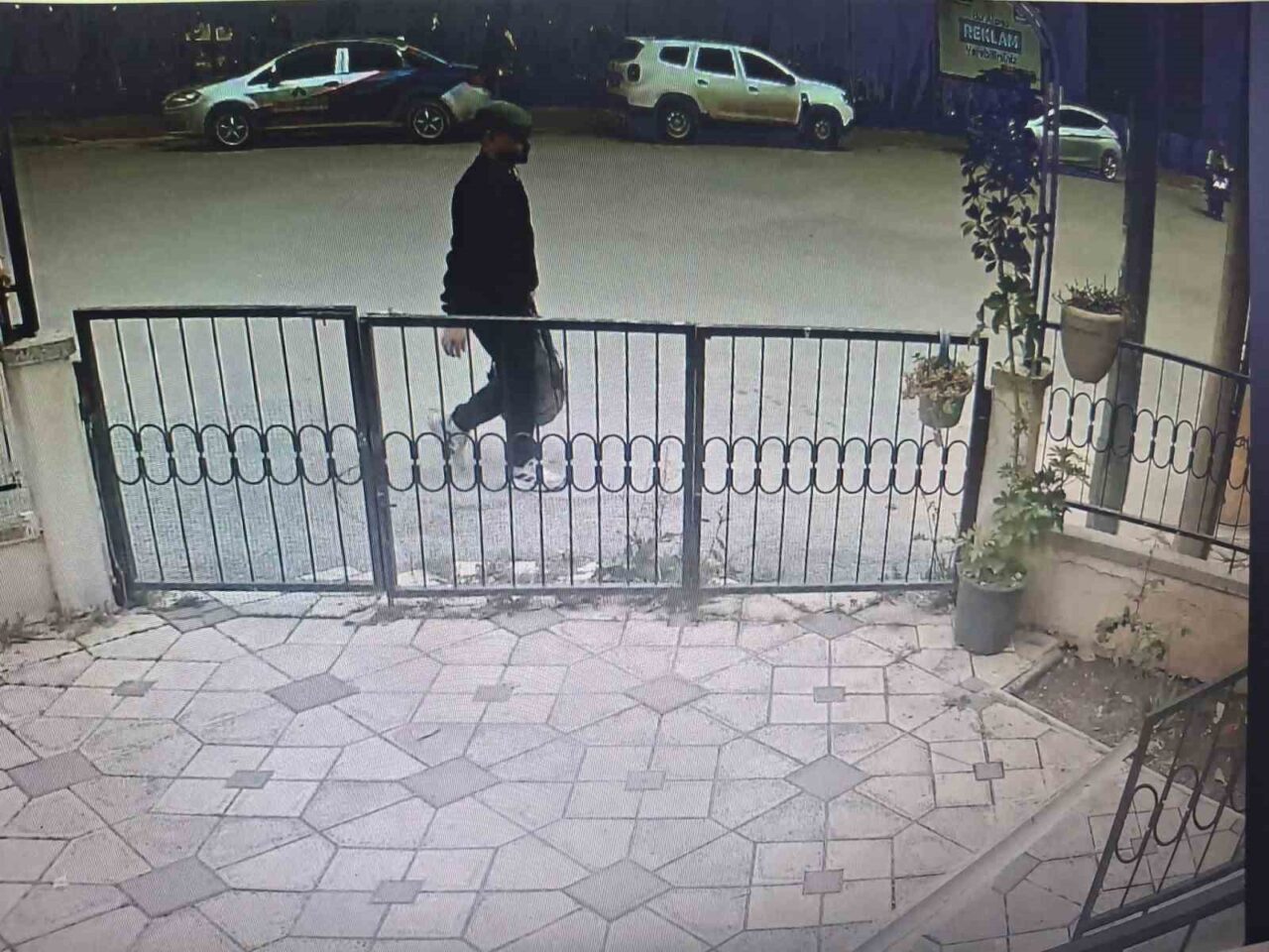 Aydın’ın Didim ilçesinde kendilerini polis olarak tanıtıp bir kadını 30