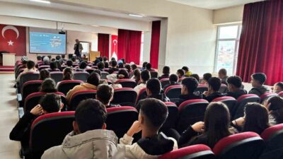 Tunceli’nin Çemişgezek ilçesinde, dijital çağın önemli sorunlarından biri olan “siberkondri”