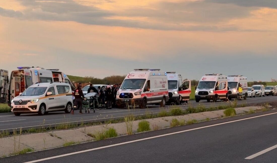 Diyarbakır’da kontrolden çıkan ve içerisinde 10 kişinin bulunduğu otomobil takla