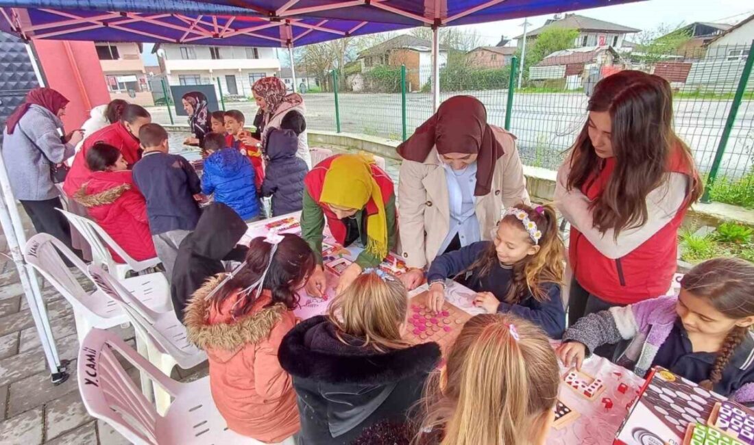 Düzce Roman Koordinasyon Ofisi’nde düzenlenen etkinlikte gönüllü gençler ile Roman