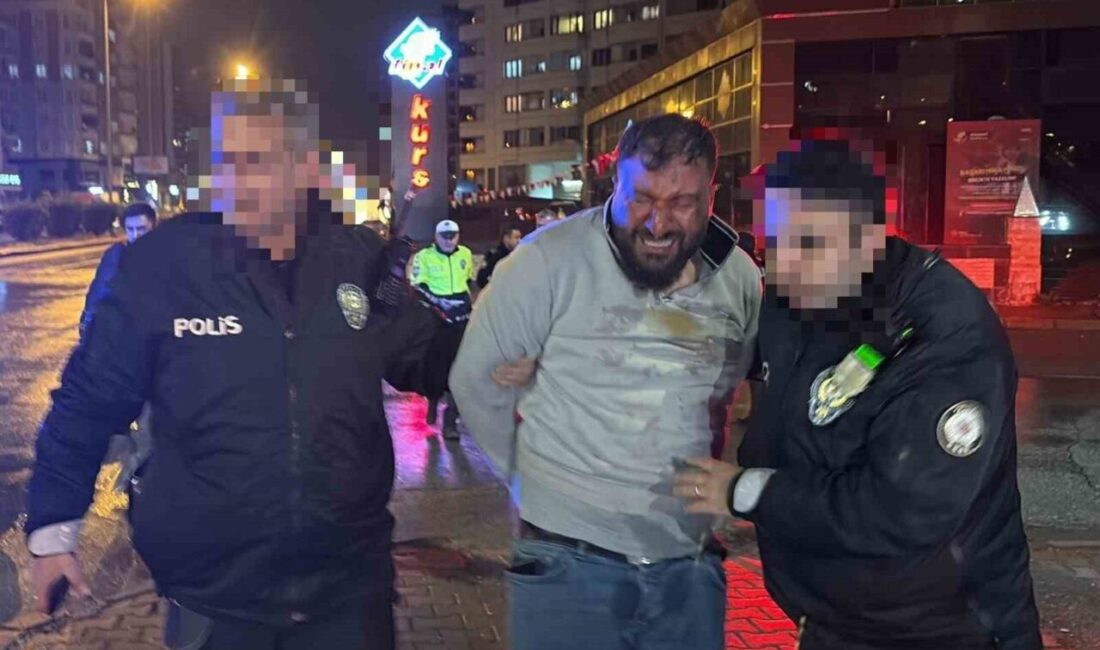 Kayseri’nin Kocasinan ilçesinden polisin ‘dur’ ihtarına uymayan sürücü araçla sıkıştırıldıktan