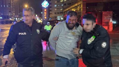 Kayseri’nin Kocasinan ilçesinden polisin ‘dur’ ihtarına uymayan sürücü araçla sıkıştırıldıktan