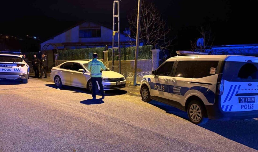 Kayseri’nin Melikgazi ilçesinde polisin ’dur’ ihtarına uymayarak kaçan sürücü, kovalamaca
