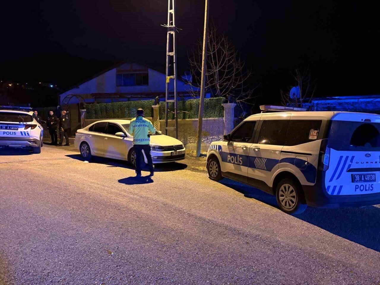 Kayseri’nin Melikgazi ilçesinde polisin ’dur’ ihtarına uymayarak kaçan sürücü, kovalamaca