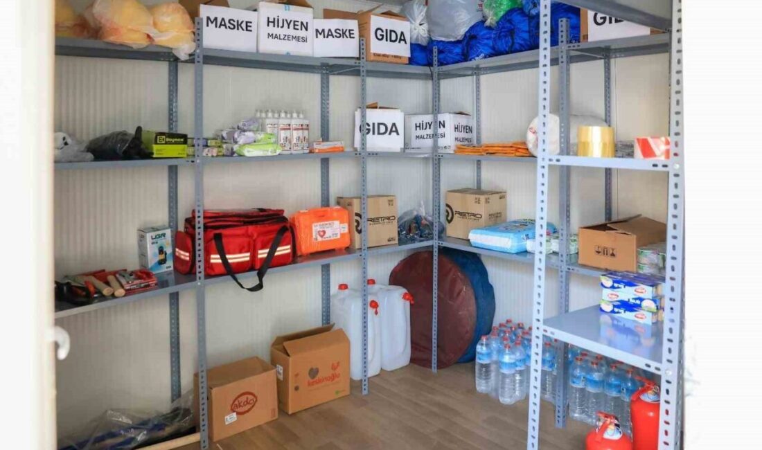 Muhtemel bir afet anında vatandaşlara destek olması amacıyla Efeler Belediyesi