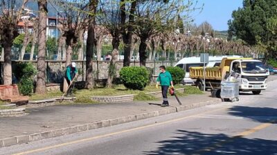 Efeler Belediyesi’nin yürüttüğü çim biçme ve çevre düzenleme çalışmaları aralıksız