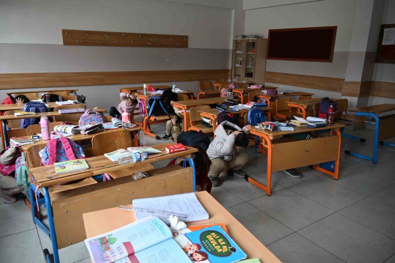 Elazığ’da ilkokul öğrencilerine yönelik Afet Farkındalık Eğitimi, Tahliye Tatbikatı ve