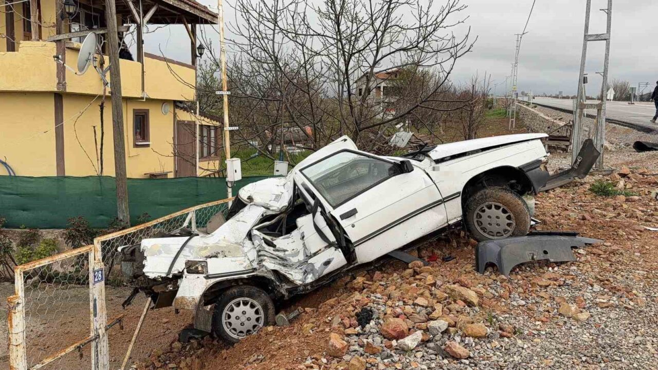 Tokat’ın Zile ilçesinde meydana gelen trafik kazasında iki kişi yaralandı.