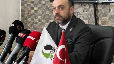 Sakaryaspor Kulüp Başkanı Enes Zengin, Rüstemler Tesisleri’nde düzenlediği basın toplantısında