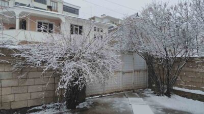 Van’ın Erciş ilçesinde nisan ayında etkili olan kar yağışı hayatı