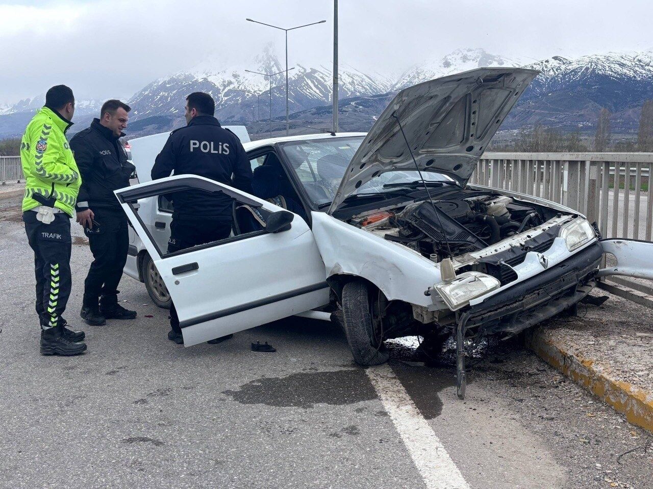 Erzincan’da meydana gelen trafik kazasında 2 kişi yaralandı. Alınan bilgiye
