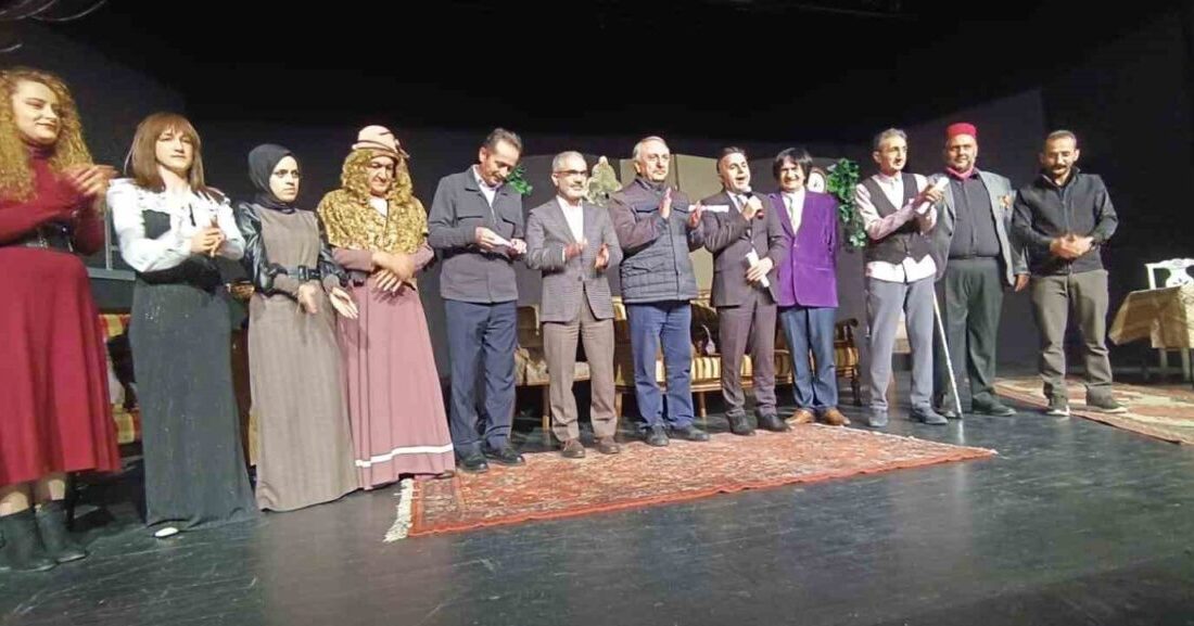 Erzurum şehir tiyatrosu “Kılıbık Hayrullah” adlı oyunla Türkiye turnesine çakıyor.