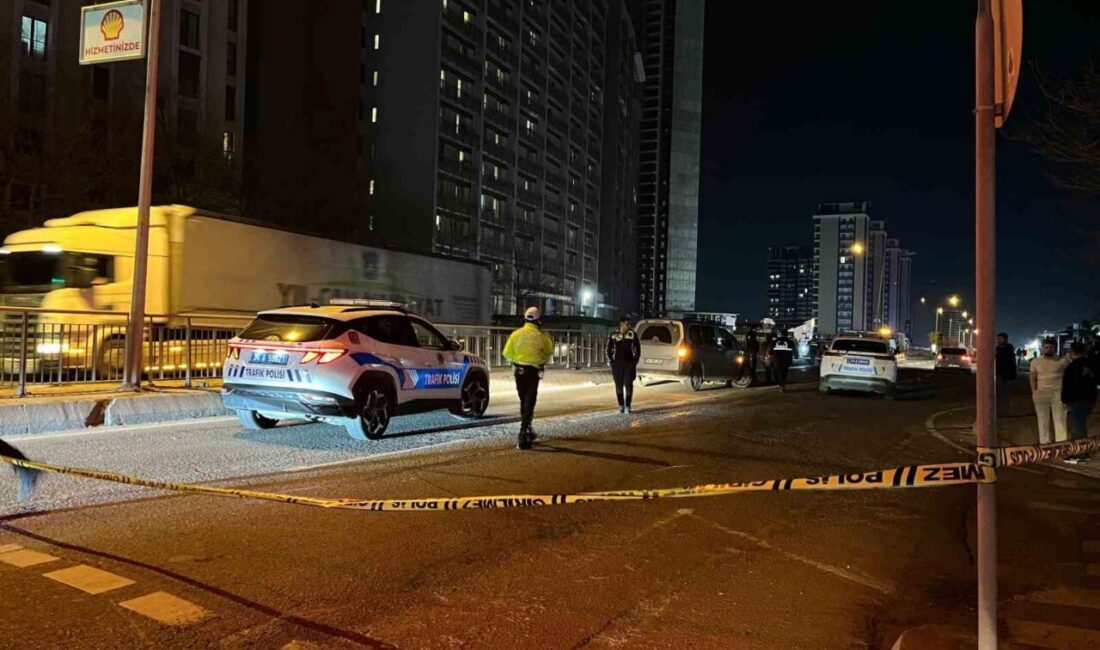 İstanbul Esenyurt’ta seyir halindeki motosiklet sürücüsü, trafik ışıklarından karşıya geçmeye