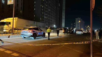 İstanbul Esenyurt’ta seyir halindeki motosiklet sürücüsü, trafik ışıklarından karşıya geçmeye