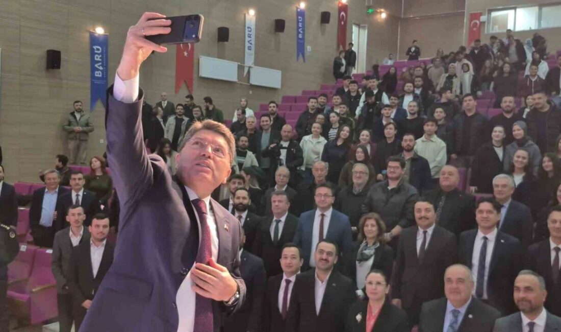 Bartın Üniversitesi’nde düzenlenen İhtisas Akademisi’nin ilk dersini veren Eski Adalet