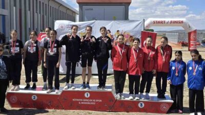 Kütahya’da düzenlenen Anadolu Yıldızlar Ligi 1. Kademe Müsabakalarına katılan Eskişehir