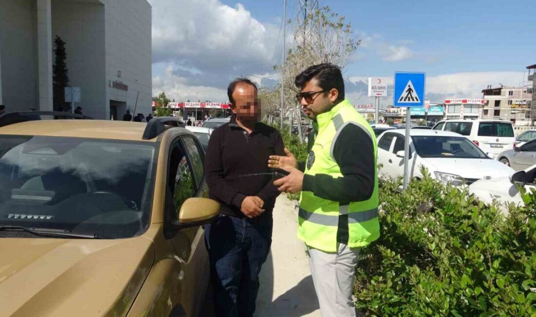 Hatay’da sivil trafik polis ekipleri, engelli park yerlerine hatalı park