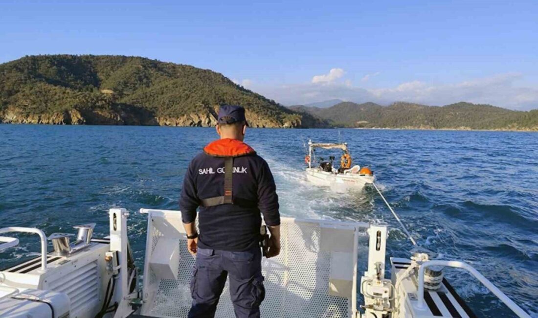 Muğla’nın Fethiye ilçesi açıklarında içerisinde 1 şahıs bulunan fiber teknenin