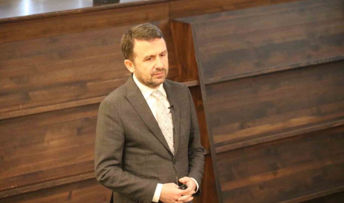 Anadolu Üniversitesi’nde öğrencilerle bir araya gelen Basın İlan Kurumu Genel