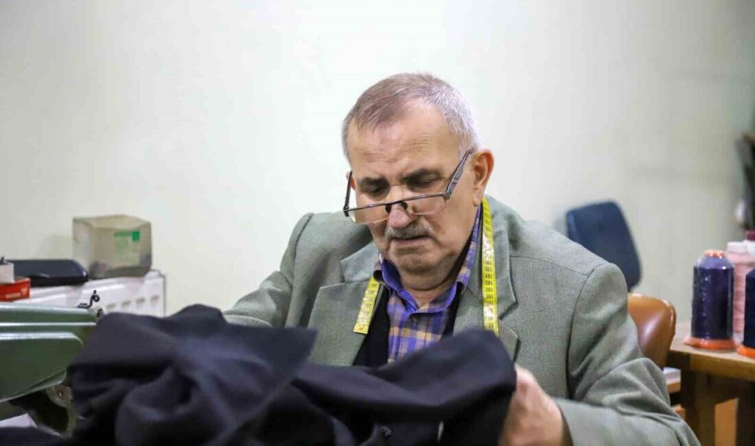 Gümüşhane’de 1970 yılından bu yana terzilik yapan şehrin en eski