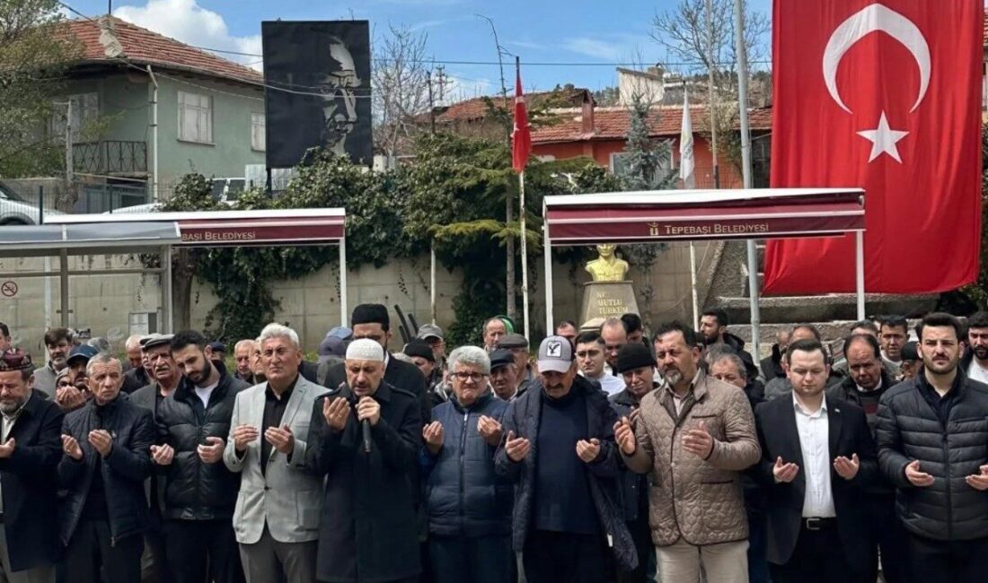 Gündüzler Mahallesi’nde vatandaşların katılımıyla “Yağmur ve Şükür Duası” programı gerçekleştirildi.