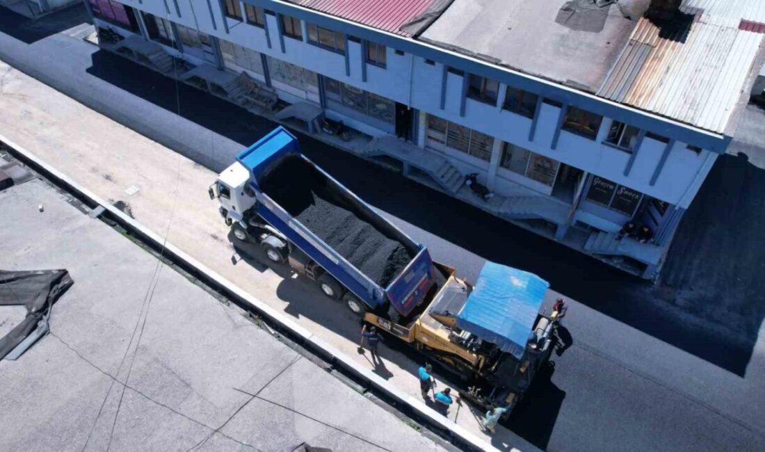 Manisa Büyükşehir Belediyesi, Kula Ayakkabıcılar Sitesi’nde yağışlar nedeniyle ara verilen