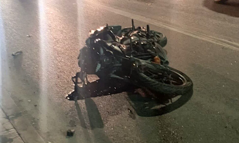 Mersin’in Erdemli ilçesinde hafif ticari araçla çarpışan motosikletin sürücüsü hayatını